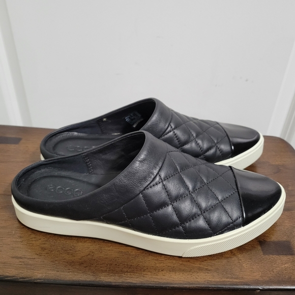Ecco Shoes Ecco Womens Gillian Black Quilted Leather Slide Mules